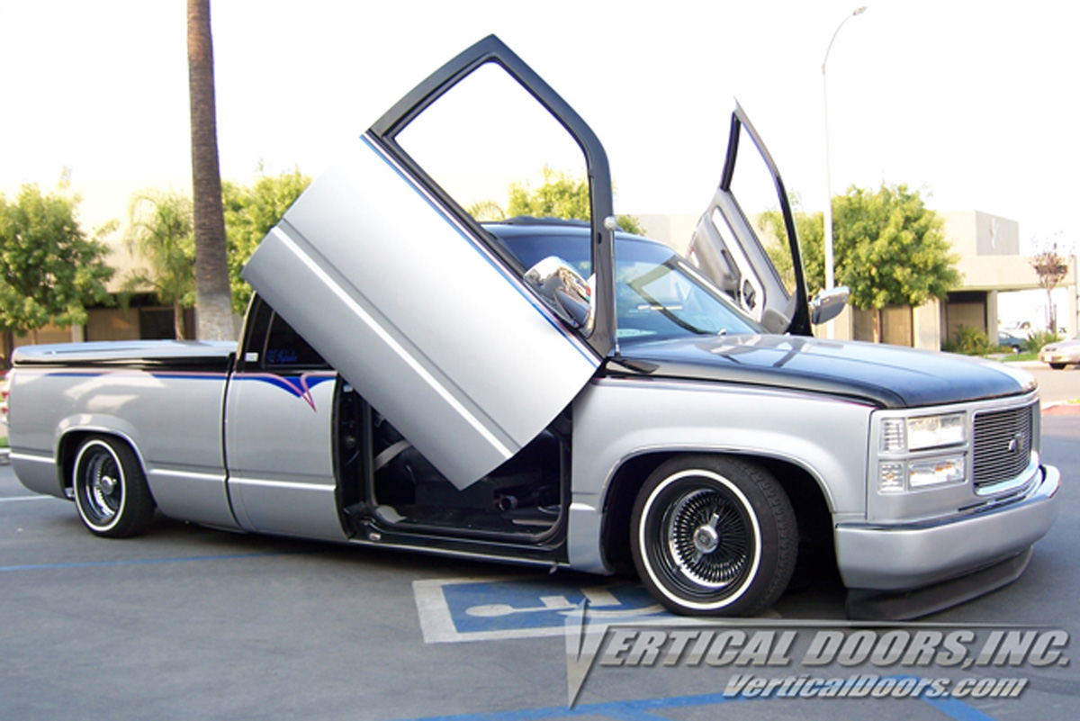 Vertical Doors Inc. Bolt-on Lambo Doors Kit, Manual Operation.