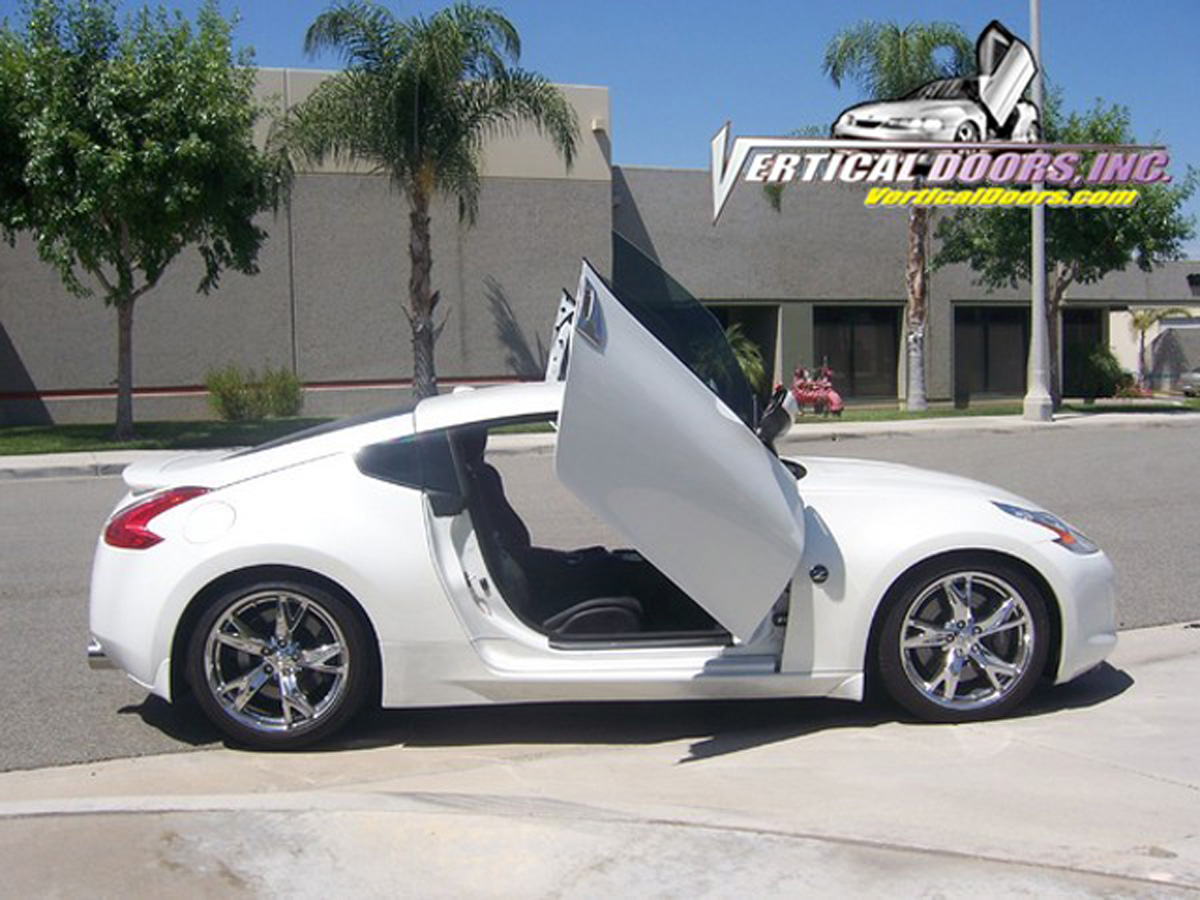 Vertical Doors Inc. Bolt-on Lambo Doors Kit, Manual Operation.