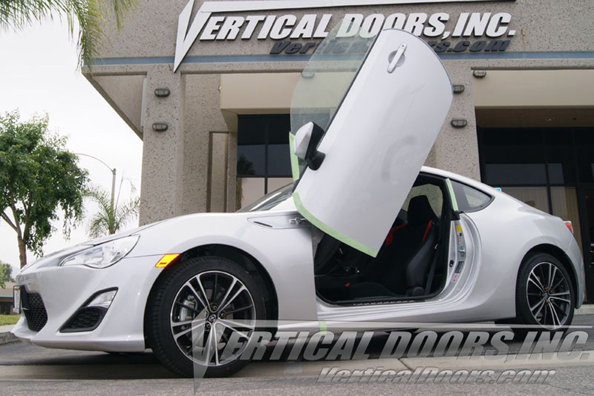 Vertical Doors Inc. Bolt-on Lambo Doors Kit, Manual Operation.