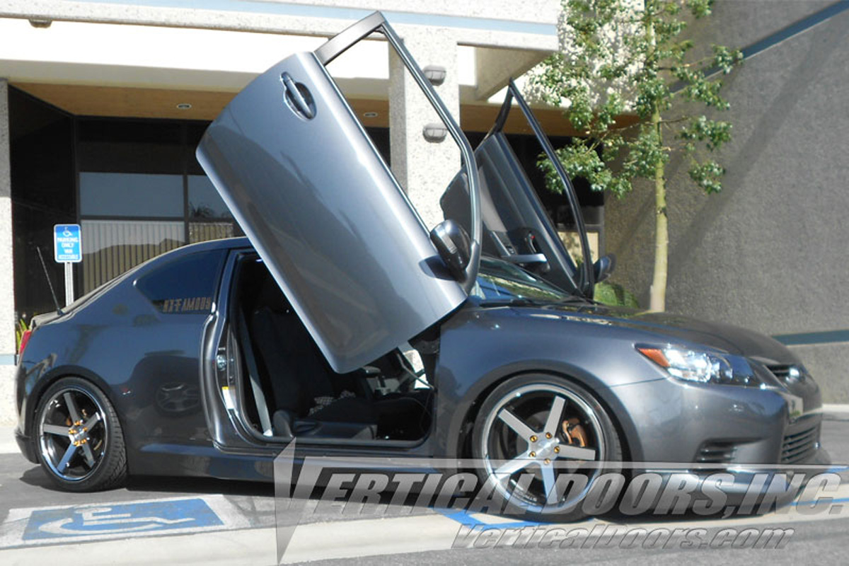 Vertical Doors Inc. Bolt-on Lambo Doors Kit, Manual Operation.