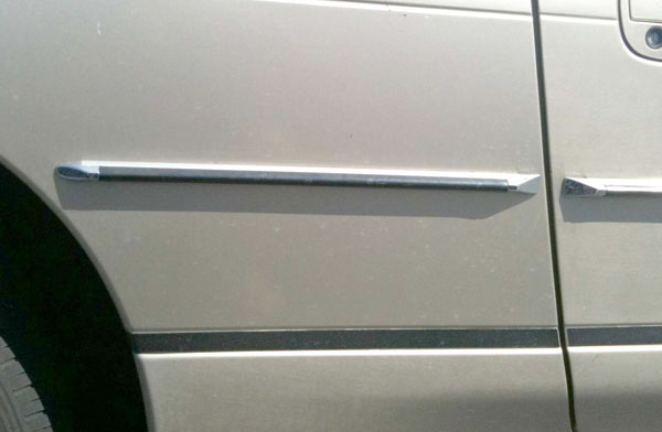 Rivet-on Body Side Molding 